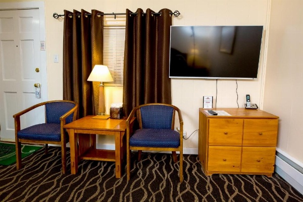Willows Motel image 21
