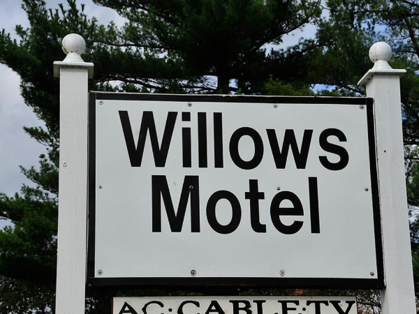 Willows Motel image 25